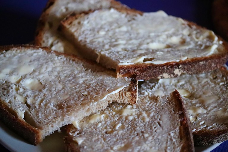 manfredrichter-butter-breads-4580184_1920.jpg