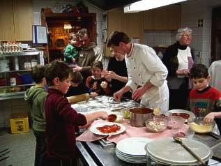 bilder_cv-kinder_kochen1_2003.jpg bilder_cv-kinder_kochen1_2003.jpg