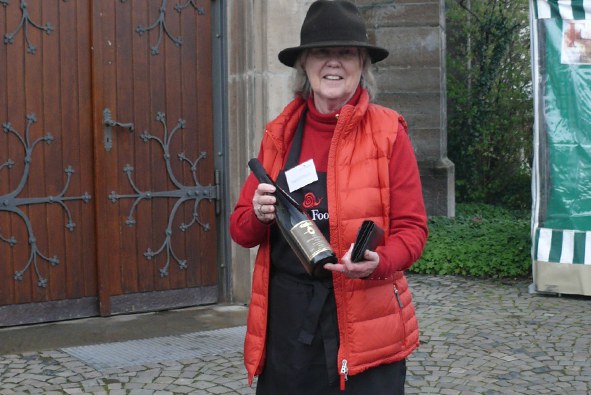 conv_sauerl-ingrid_mit_flasche.jpg