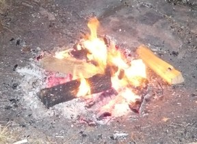 con_sauld-lager-feuer.jpg con_sauld-lager-feuer.jpg