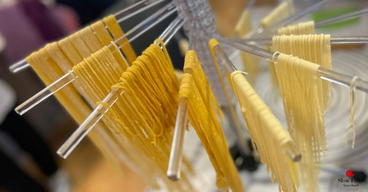 Nudel-Pasta-Grundteig für Spaghetti und Tagliatelle