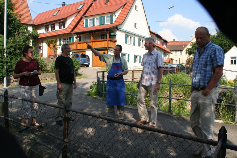 con_s_all-jahr_im_weinberg-laubarbeiten-oldtimertour-img_8622.jpg