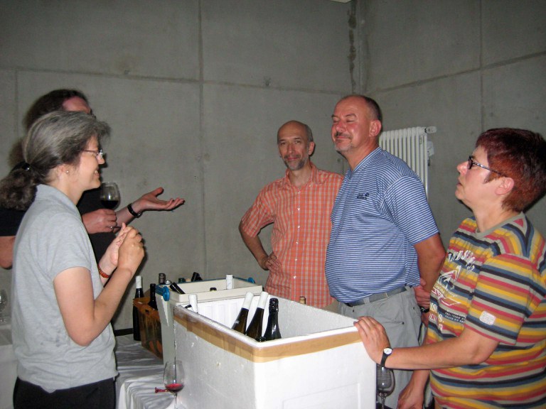 con_s_all-sommerfest_2009-16_weine_besprechen.jpg