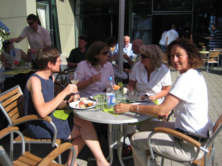 con_s_all-sommerfest_2009-7_tisch_1.jpg