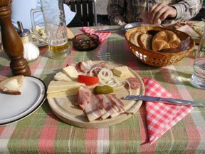 con_tue_b288-mv-brotzeit.jpg con_tue_b288-mv-brotzeit.jpg