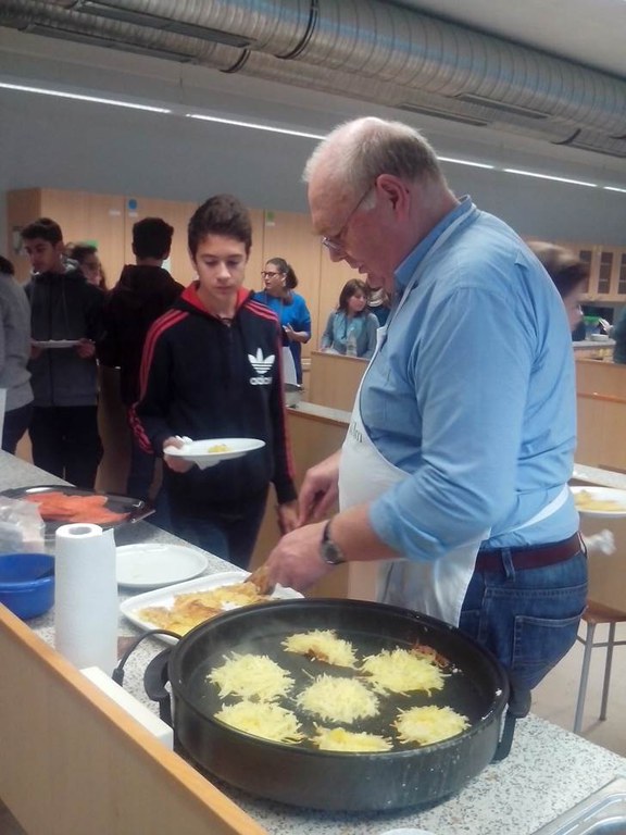 con_ul_b288-einblicke-kochen_kinder_valeggio-kochen3.jpg