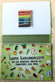 aktuelles-aktuelles_2014-kochbuch_titel_mit_stiften_.jpg aktuelles-aktuelles_2014-kochbuch_titel_mit_stiften_.jpg