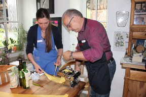 con_berg_land-slow_food_landpartie_nudeln_selber_machen_2014-08-31_mw_img_6761.jpg con_berg_land-slow_food_landpartie_nudeln_selber_machen_2014-08-31_mw_img_6761.jpg