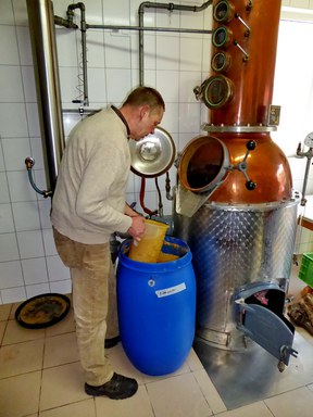 1_owl-va_2015-va_2016-04_schnaps_kastigen_02_2016_0177_bi_kl.jpg 1_owl-va_2015-va_2016-04_schnaps_kastigen_02_2016_0177_bi_kl.jpg