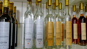 1_owl-va_2015-va_2016-08_schnaps_kastigen_02_2016_310_anna_kl.jpg 1_owl-va_2015-va_2016-08_schnaps_kastigen_02_2016_310_anna_kl.jpg
