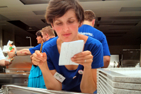 aktionen-schnippel_2_phoebe_288.jpg aktionen-schnippel_2_phoebe_288.jpg