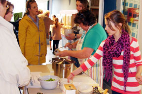 aktuelles-aktuelles_2012-tst_es-gibt-essen_288.jpg aktuelles-aktuelles_2012-tst_es-gibt-essen_288.jpg