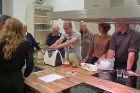 convivium_essen-smoothies-02_-_..._es_wird_pueriert_....jpg convivium_essen-smoothies-02_-_..._es_wird_pueriert_....jpg