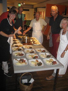 freiburg-anrichten_hauptgang_mediterranes_zitronen_hachnchen.jpg freiburg-anrichten_hauptgang_mediterranes_zitronen_hachnchen.jpg