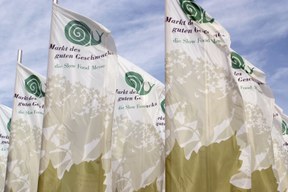 fotoarchiv_mainfranken-slow_food_messe_08_-_fahnen.jpg fotoarchiv_mainfranken-slow_food_messe_08_-_fahnen.jpg