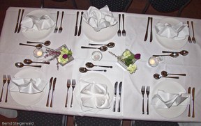 con_n_b288-tischdekoration1.jpg con_n_b288-tischdekoration1.jpg