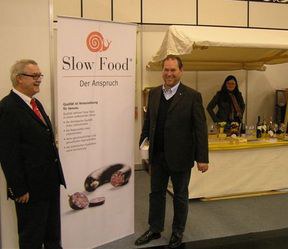 con_n_b288-res_p1010598.jpg Gerhard Tremel mit Chef-Schnecke Otto Geisel