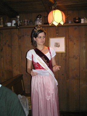 con_n_b288-koenigin.jpg Feierliche Eröffnung