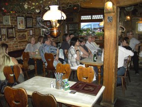 con_n_b288-tafelrunde2.jpg con_n_b288-tafelrunde2.jpg
