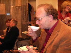 con_os_b288-con_os_b288_3-teetrinker.jpg Teetrinker