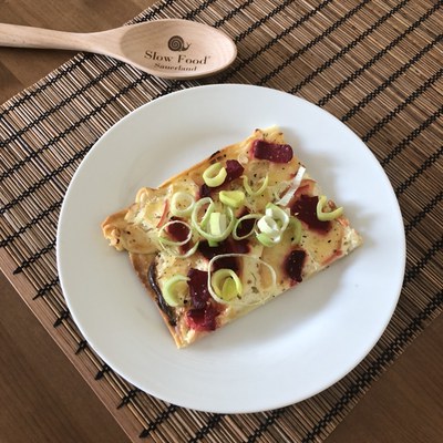 Andrés Rote Beete Flammkuchen mit Apfel Andrés Rote Beete Flammkuchen mit Apfel