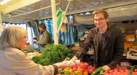 conv_sauerl-flaschengemucse_bild_rezepte.jpg Einkauf beim Biohof Knapp auf dem Mescheder Markt