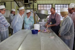 con_tut_b288-weisswuerste.jpg con_tut_b288-weisswuerste.jpg