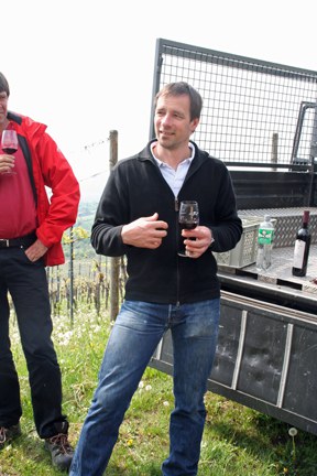 con_s_all-jahr_im_weinberg-ausbrechen-img_8258.jpg con_s_all-jahr_im_weinberg-ausbrechen-img_8258.jpg
