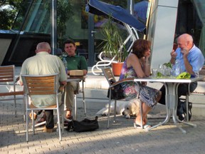 con_s_all-sommerfest_2009-12_tisch_6.jpg con_s_all-sommerfest_2009-12_tisch_6.jpg