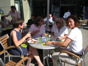 con_s_all-sommerfest_2009-7_tisch_1.jpg con_s_all-sommerfest_2009-7_tisch_1.jpg