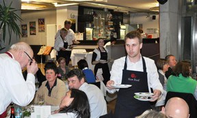 con_s_all-20-koestlichkeiten-horst_der_weinberater.jpg con_s_all-20-koestlichkeiten-horst_der_weinberater.jpg