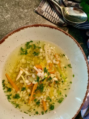 Gerstensuppe mit Wintergemüsejulienne und Orangengremolata Gerstensuppe mit Wintergemüsejulienne und Orangengremolata