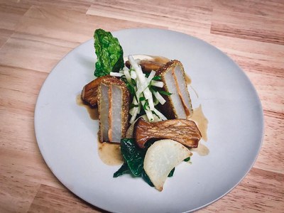 Kohlrabi mit Haselnuss und Kräuterseitlingen Kohlrabi mit Haselnuss und Kräuterseitlingen