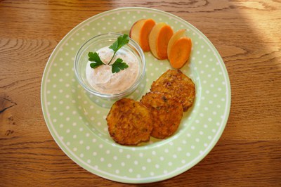 Kräuterquark mit Karotten-Apfel-Röster Kräuterquark mit Karotten-Apfel-Röster
