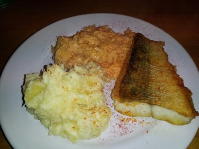 Rote Beete Salat, Zanderfilets, Rumänisch Kraut, Kartoffelpüree, Kirschsoße Rote Beete Salat, Zanderfilets, Rumänisch Kraut, Kartoffelpüree, Kirschsoße