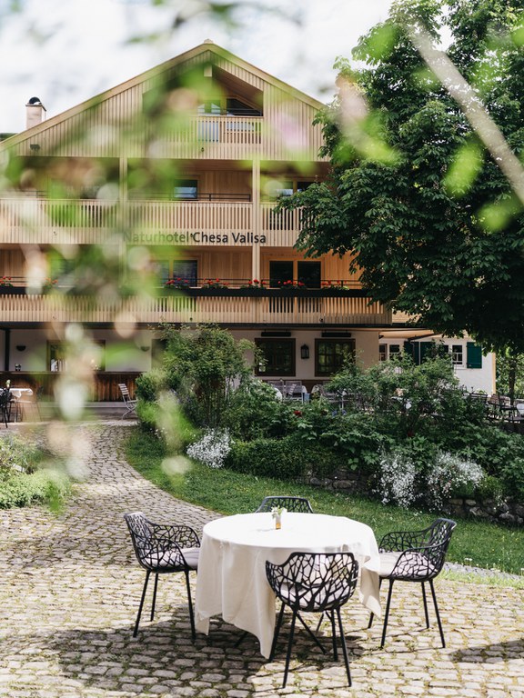 ©Naturhotel Chesa Valisa fotograf_heldentheater_terrasse.jpg