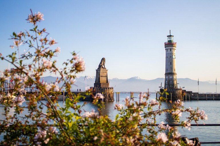 lighthouse-5794639_1280.jpg