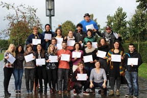 bildung-die-slow-food-youth-akademie-2017-absolventen-mit-ihren-urkunden_288.jpg