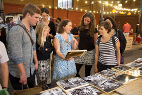 bildung-sabine-laacks-zeigt-die-markthalle-neun.jpg