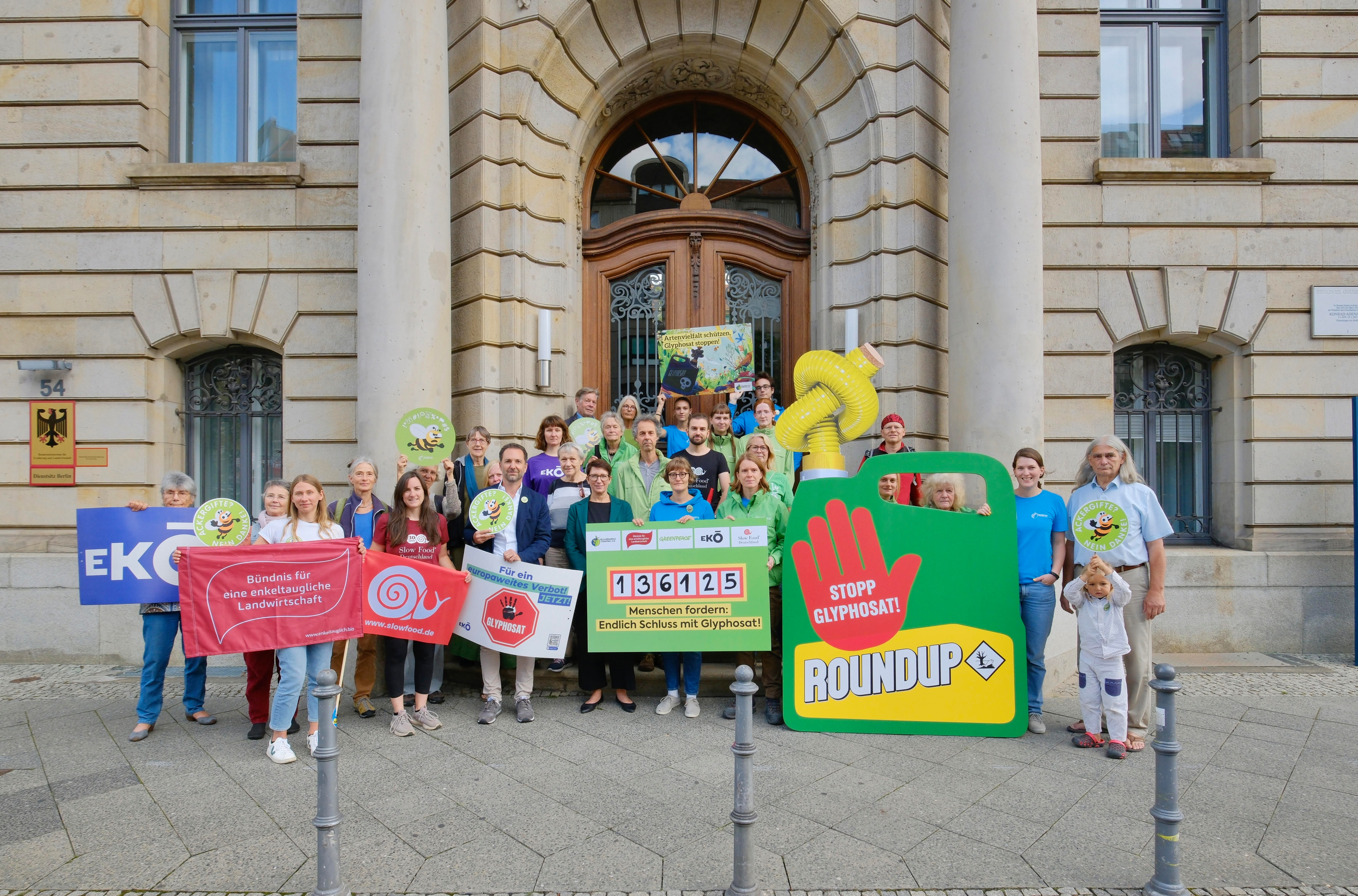 Petitionsübergabe Petitionsübergabe © Verena Brüning : Greenpeace.jpg