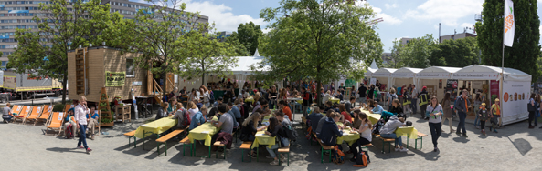 25_jahre_slow_food_deutschland-schnippeldisko_kirchentag-2017_c_ingo-hilger_pano.jpg 25_jahre_slow_food_deutschland-schnippeldisko_kirchentag-2017_c_ingo-hilger_pano.jpg