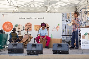 25_jahre_slow_food_deutschland-schnippeldisko_kirchentag_2017_c_ingo_hilger_4.jpg 25_jahre_slow_food_deutschland-schnippeldisko_kirchentag_2017_c_ingo_hilger_4.jpg
