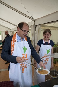 25_jahre_slow_food_deutschland-schnippeldisko_kirchentag_2017_c_ingo_hilger_8.jpg 25_jahre_slow_food_deutschland-schnippeldisko_kirchentag_2017_c_ingo_hilger_8.jpg