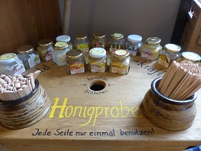 25_jahre_slow_food_deutschland-sfd_wurzeltour_verkostung_erfurter_erzeugerladen_c_rose_schweizer_slow_food_web.jpg 25_jahre_slow_food_deutschland-sfd_wurzeltour_verkostung_erfurter_erzeugerladen_c_rose_schweizer_slow_food_web.jpg