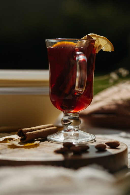 Glühwein rot (c) pexels-polina-kovaleva-5430751.jpg